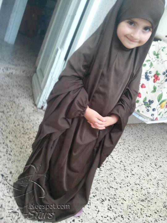 طفله-ترتدى-الاسدال-الحجاب-براءه اطفال