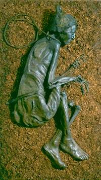 Photo of الطبيعة تحافظ على جثة رجل مات من 2350 فيبدو وكأنه مات من ايام