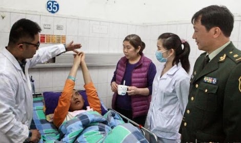 Photo of شاب يستيقظ من غيبوبته ليلتقط 16 دولارًا من يد ممرضة!